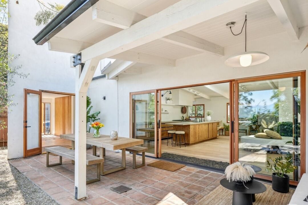 Sunset Crest Dr, 90046