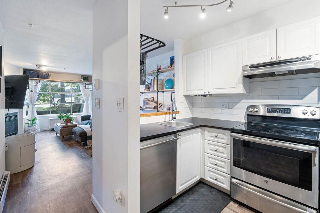 2388 Triumph St, #109