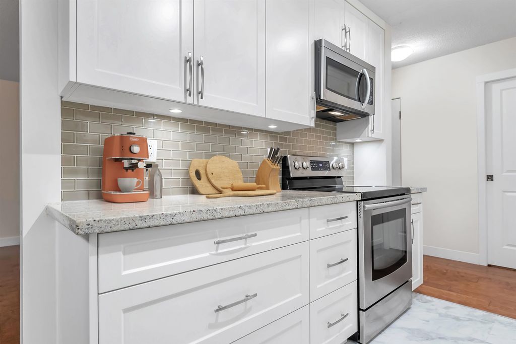 1250 Premier St