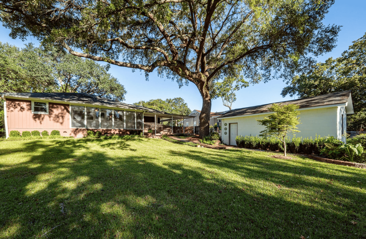 1039 Riverview Drive