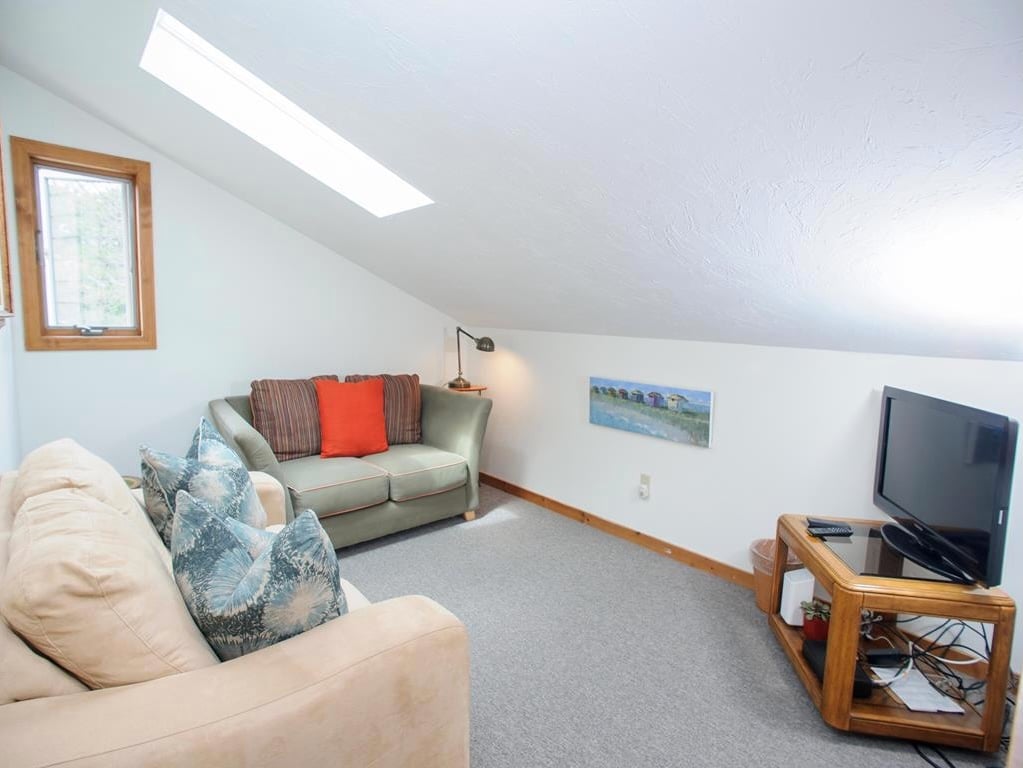 27 Schoolhouse Rd
