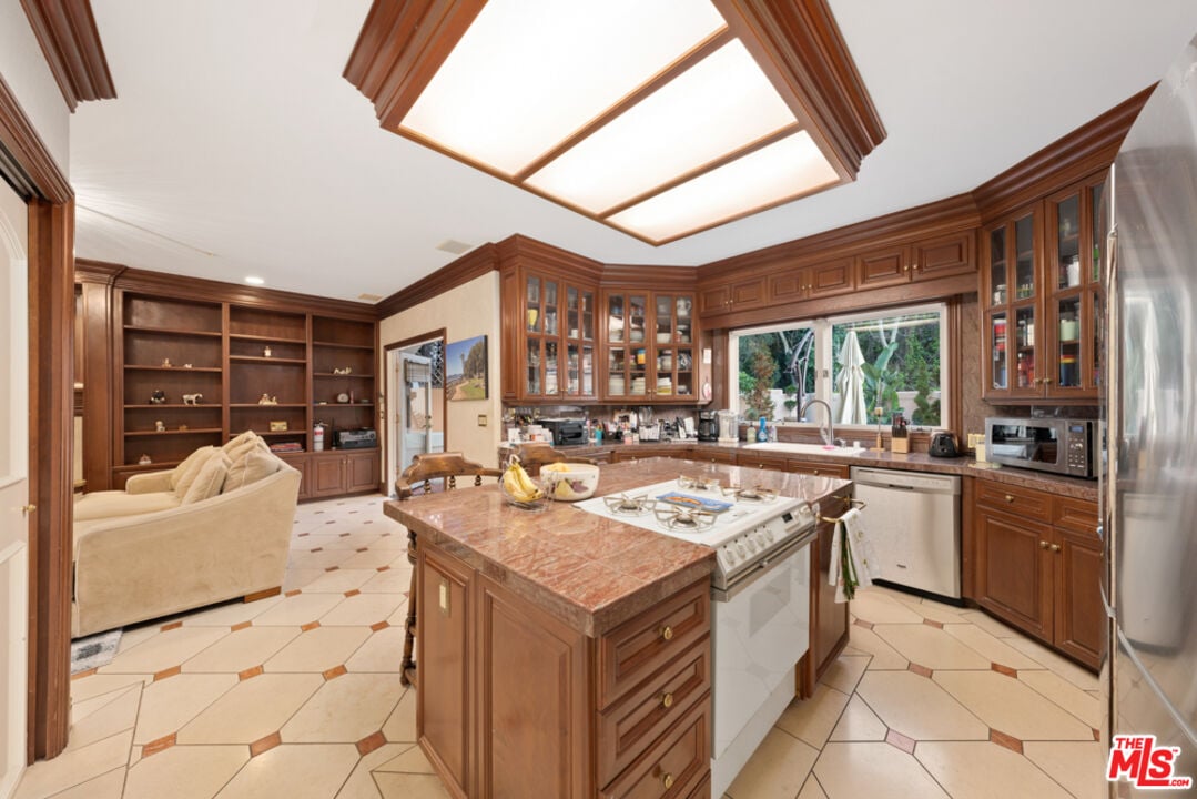 338 Entrada Dr