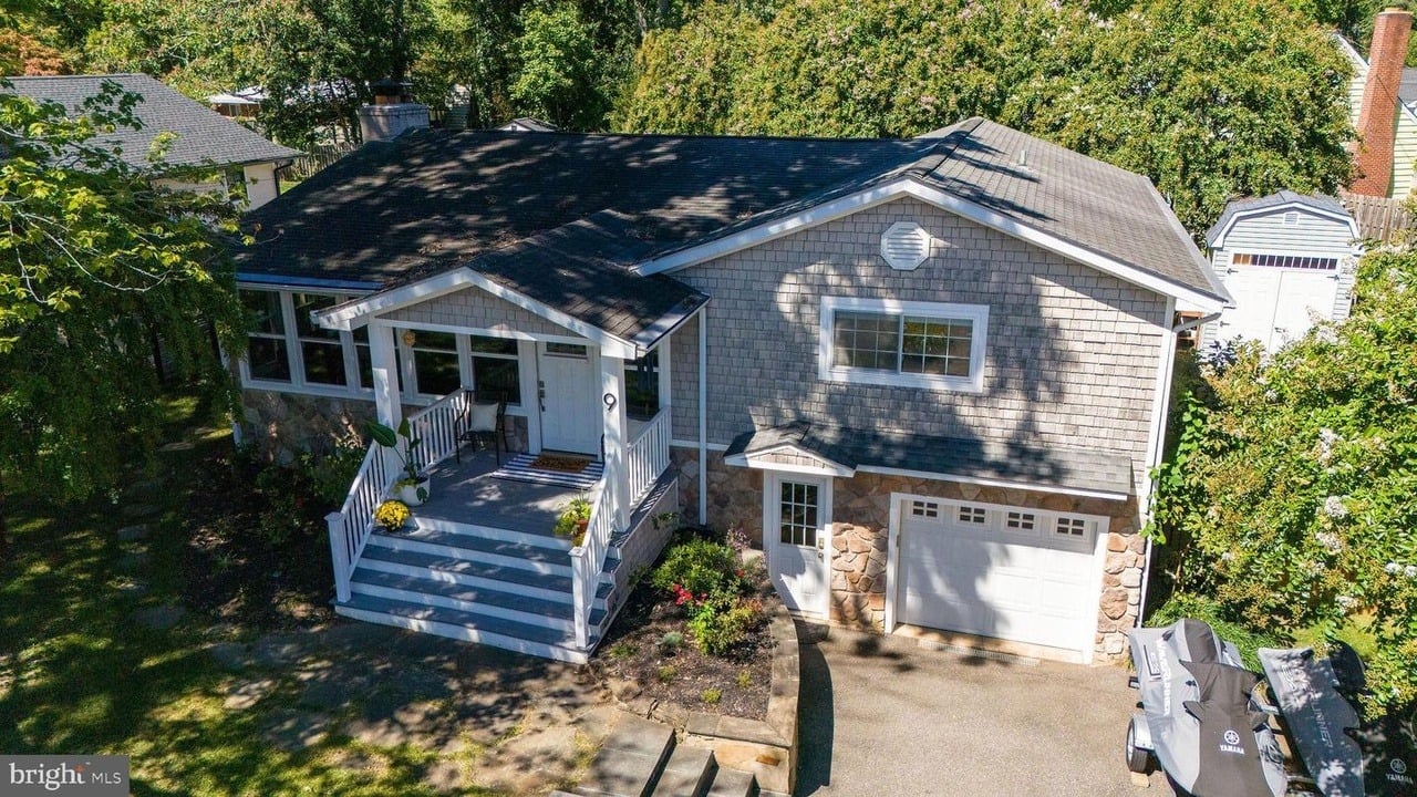 9 Beach Rd
