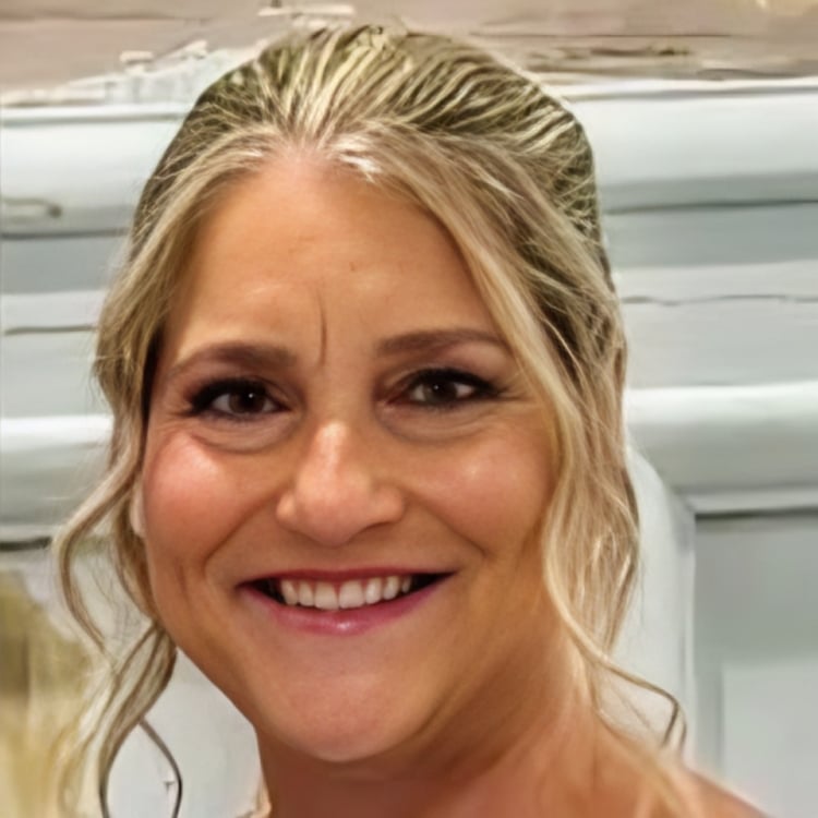 Susan Yvanovich San Antonio, TX Real Estate Agent Headshot