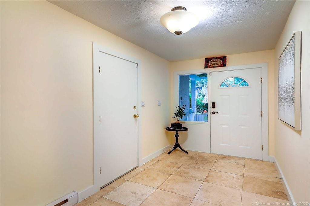 230 W 16th St, #4
