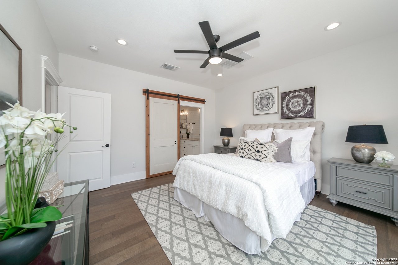 925 Burleson