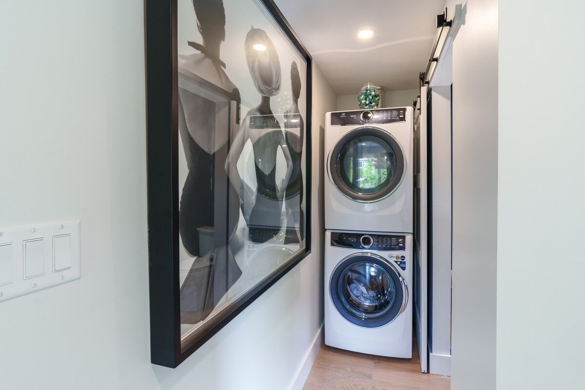 Edgartown Designer Retreat With Pool & Hot Tub