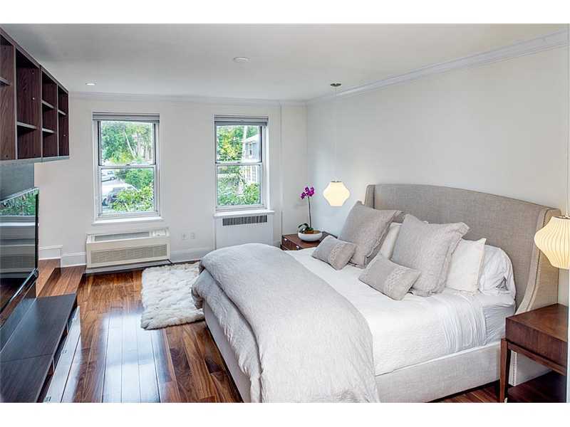 25 W Elm St