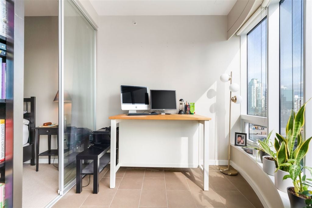 1661 Ontario St, #806