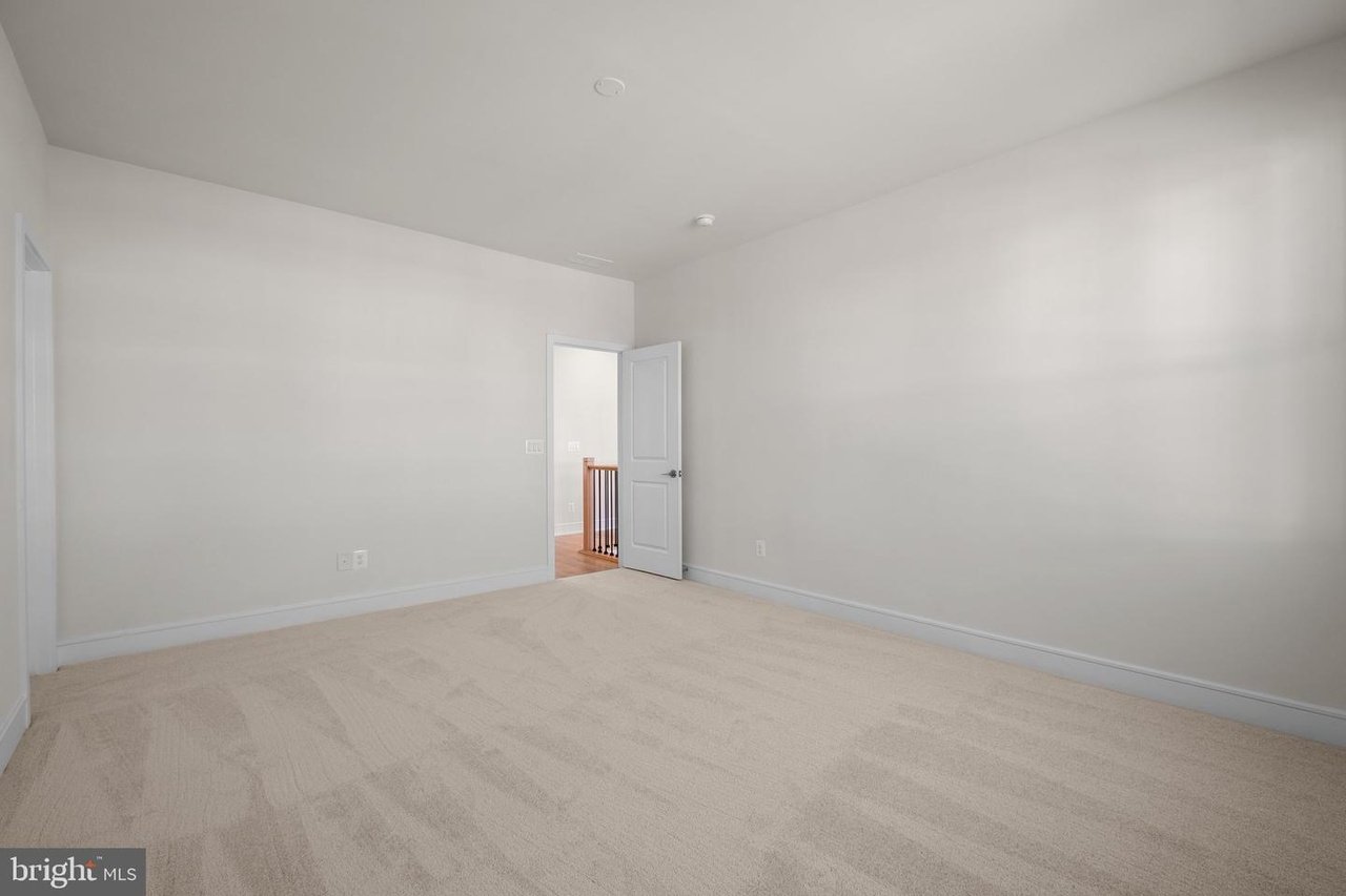 43274 Greeley Sq