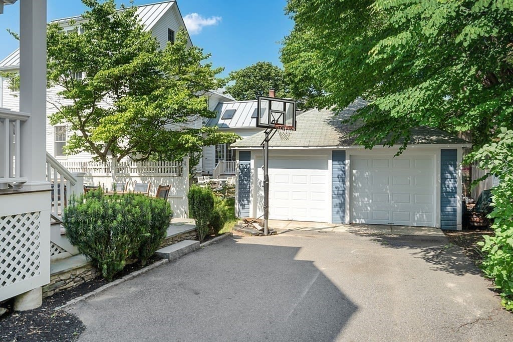 181 Everett