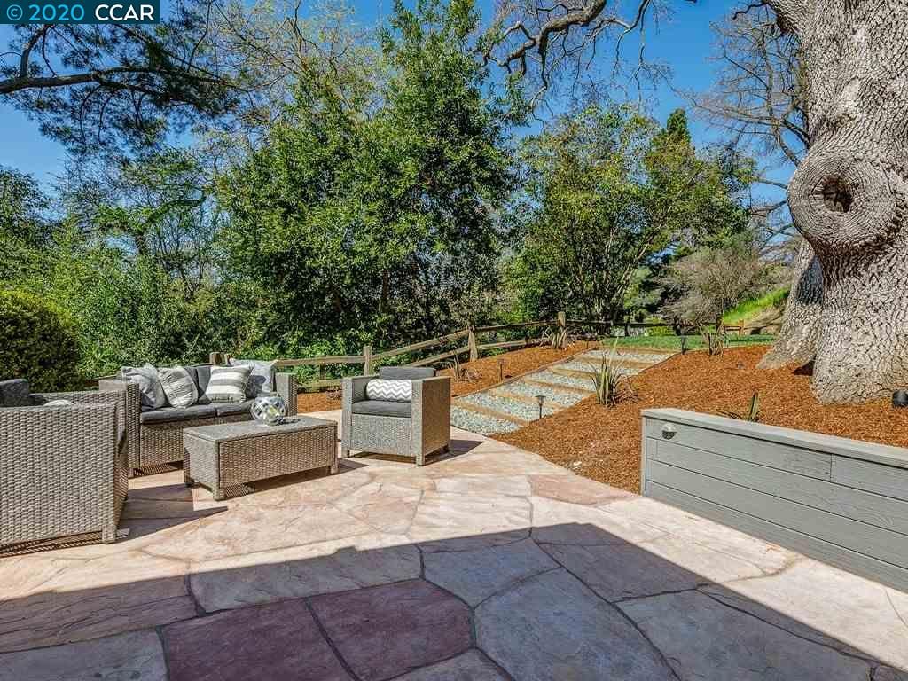 974 Janet Ln
