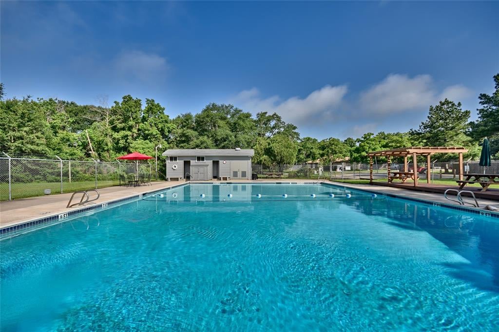 37 Briarwood Ln Bellville, Tx 77418