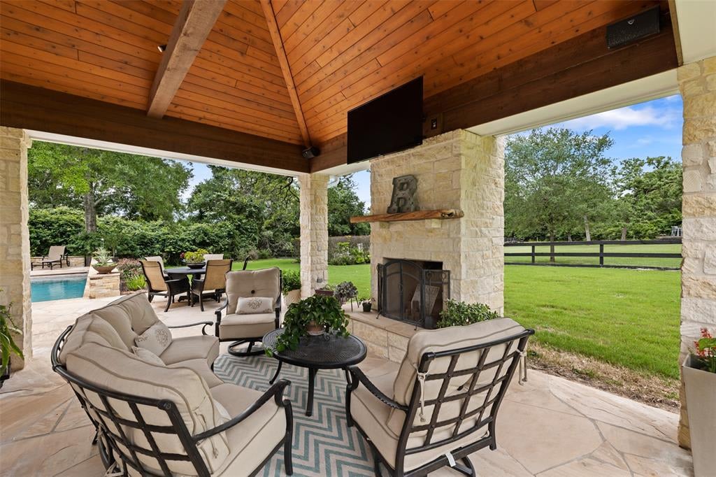 461 Piney Creek Rd Bellville, Tx 77418