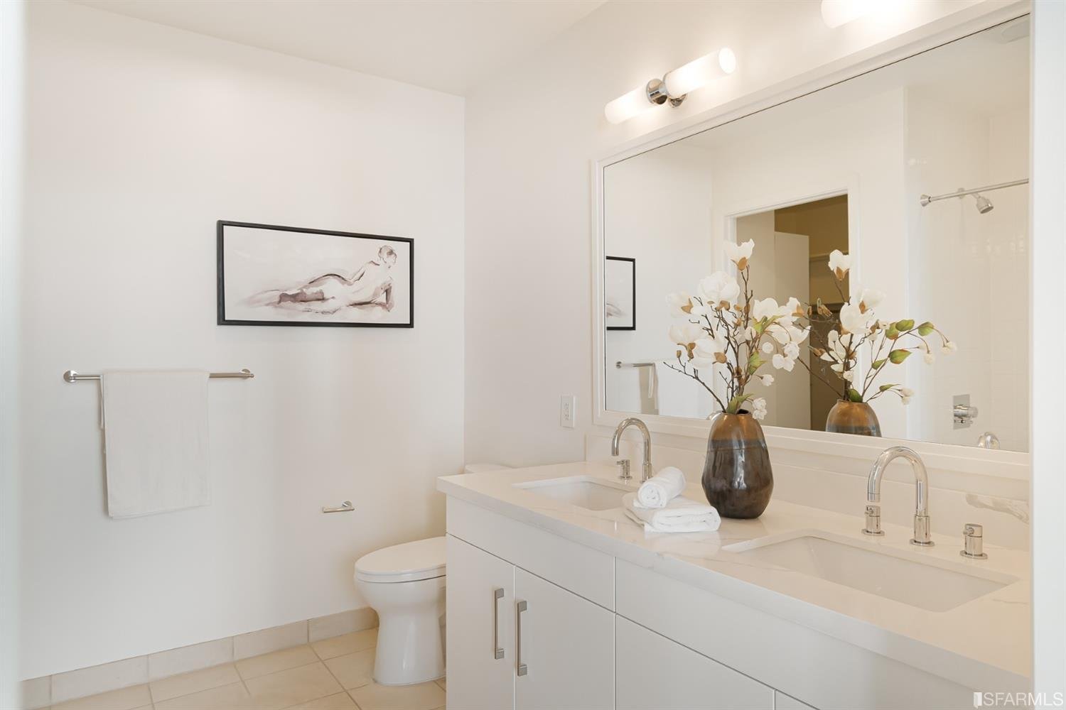 Renovated Park Terrace: 2 bedroom corner home with wrap-around balcony