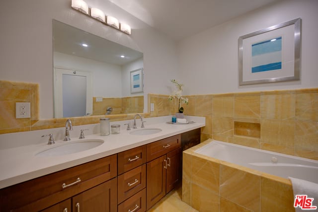 27 Ironsides Street, Unit A  Marina del Rey, CA 90292