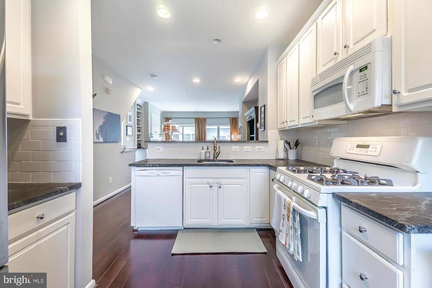 2123 12th Place NW