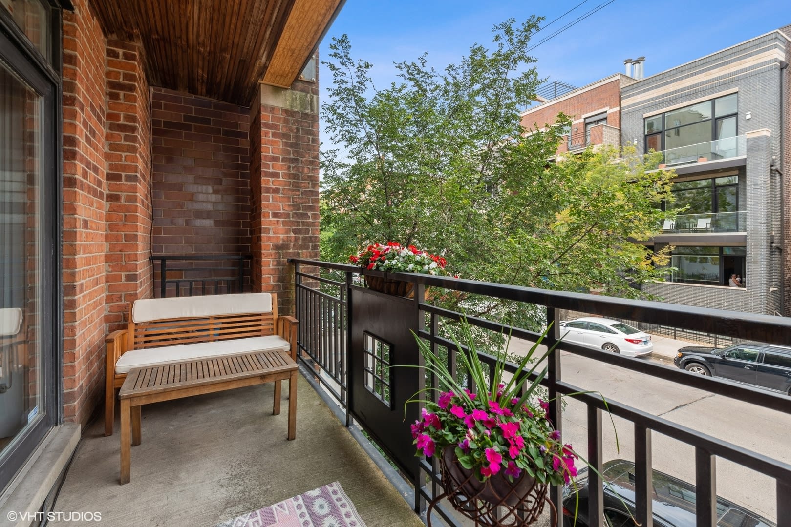 2107 W Belmont 2B