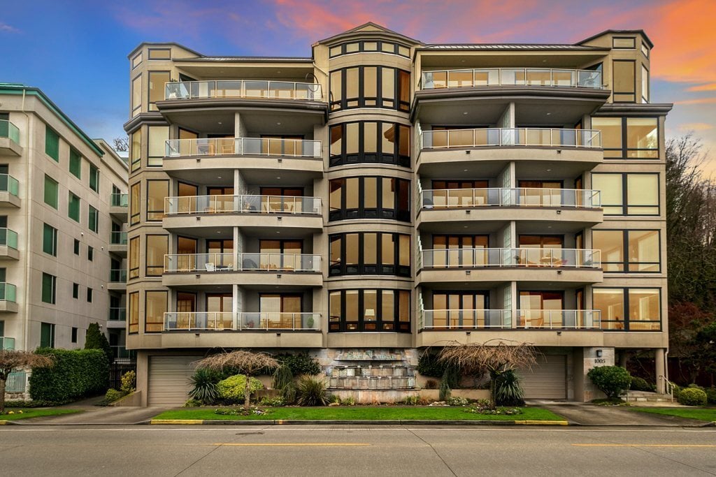 1005 Harbor Ave SW #300