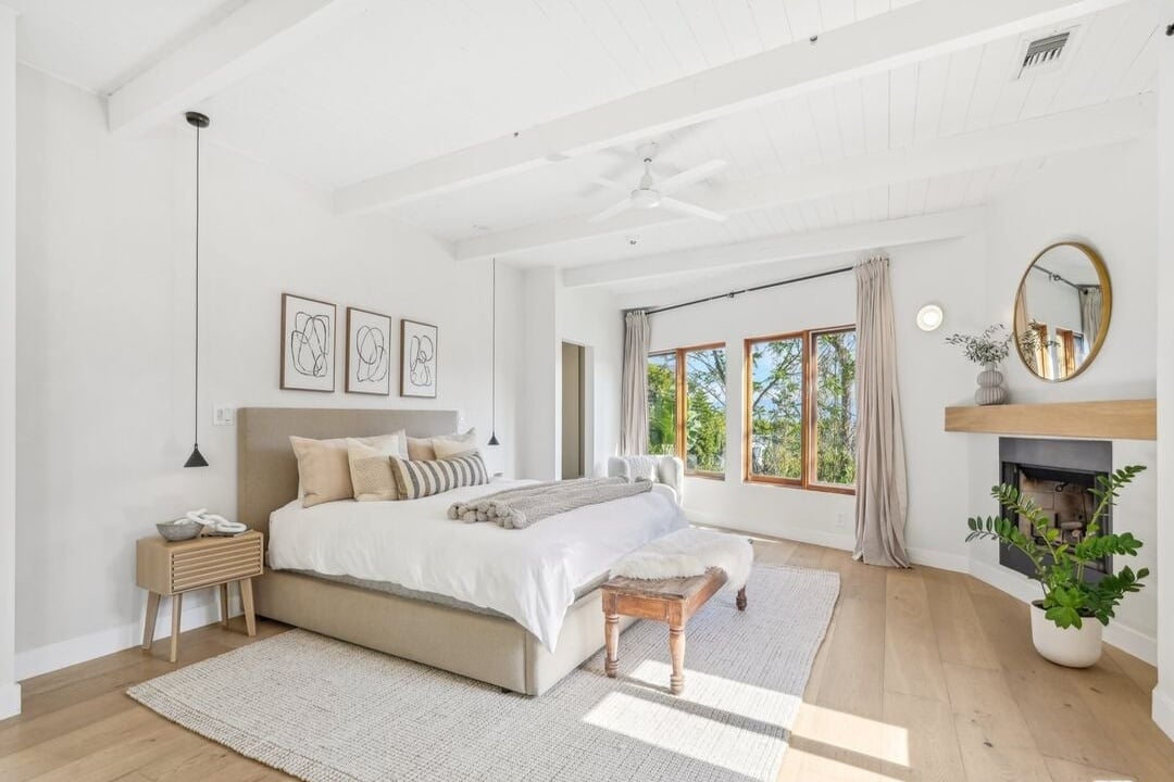 Sunset Crest Dr, 90046