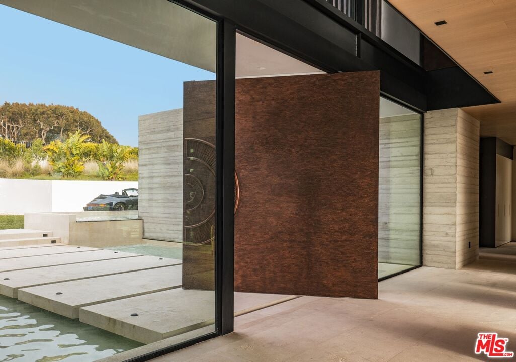 Skyreach Manor, Dume Dr, 90265