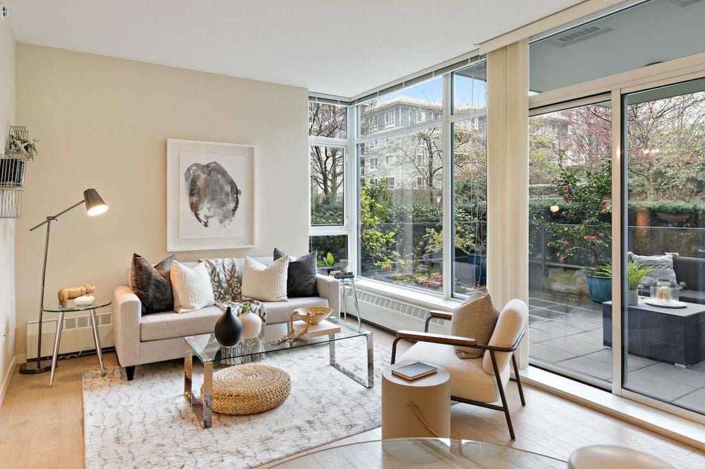 135 W 2nd St, #101