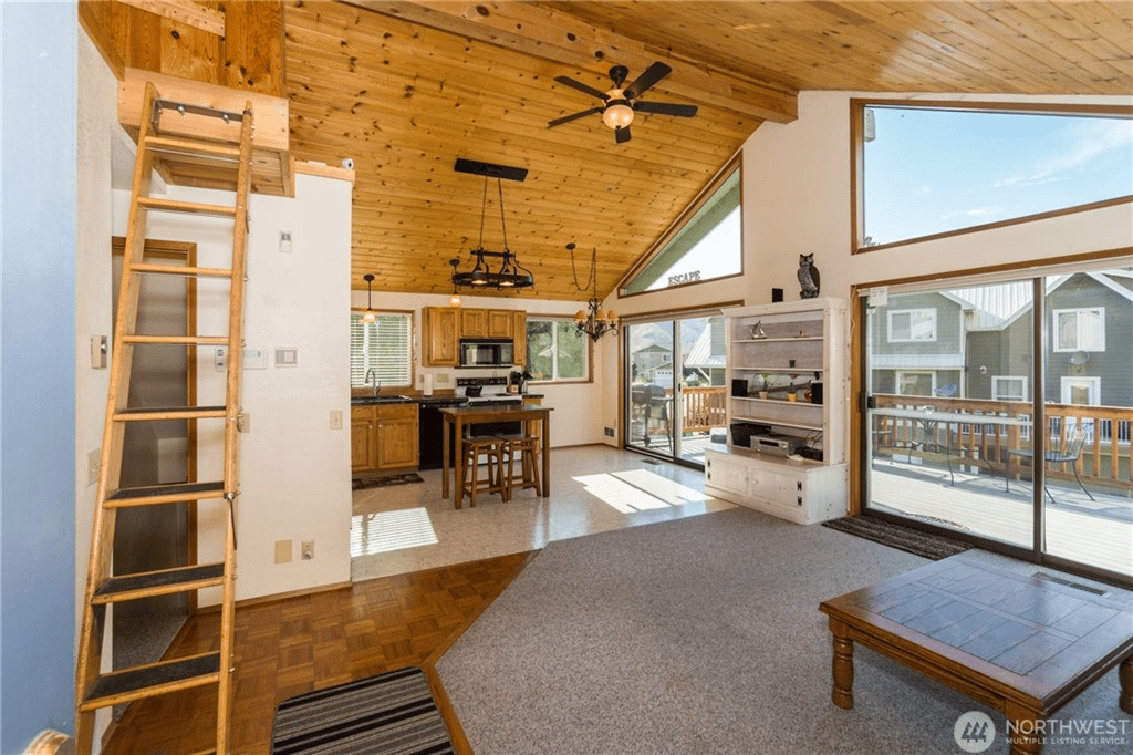 325 W Beach Dr