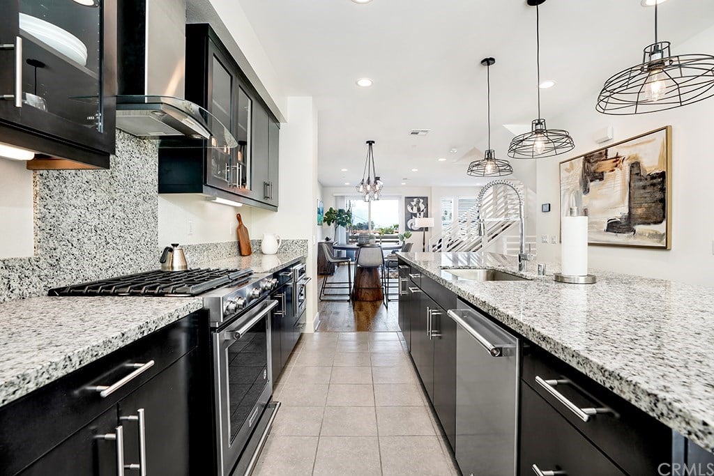 661 W 17th St, Unit 19