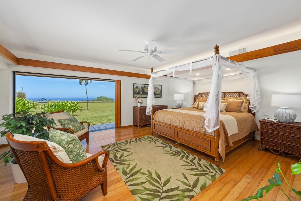 PUAKEA BAY DR - 11 ACRE ESTATE- 5 BEDROOM 6 BATHROOM RESIDENCE - RESORT STLYE POOL & SPA - $4,350,000