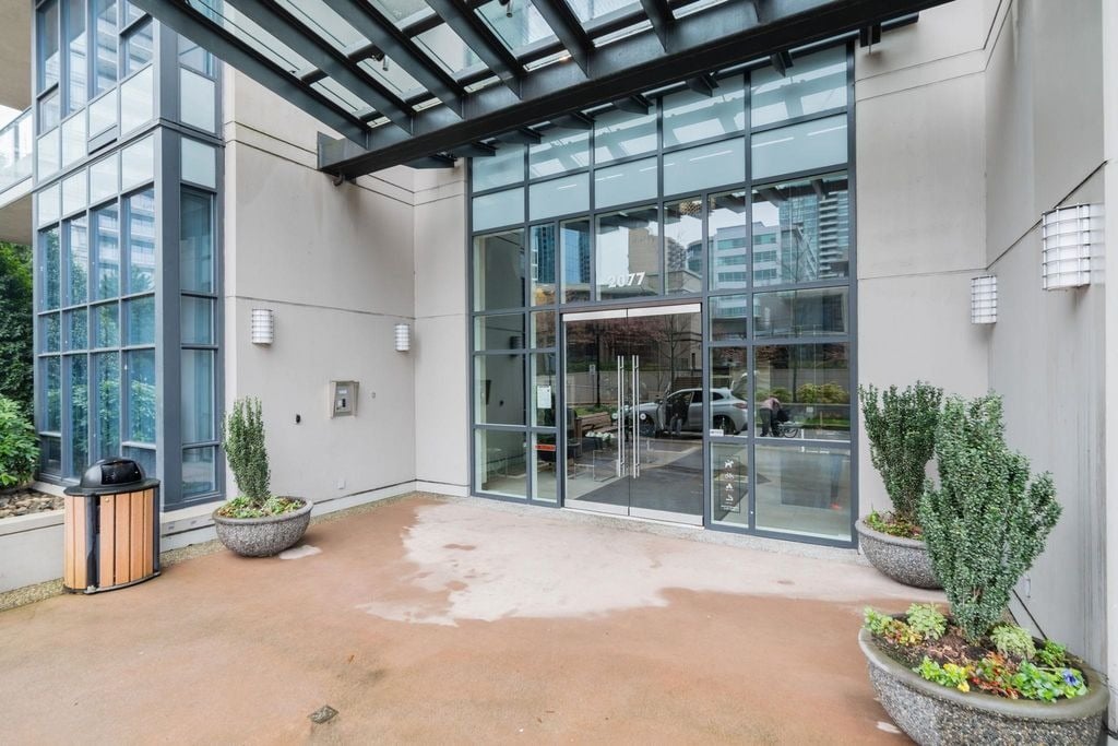 2077 Rosser Ave, #1304
