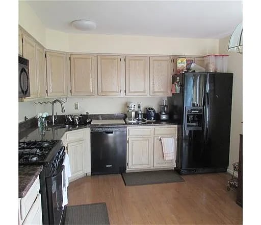93 Jamie Ct