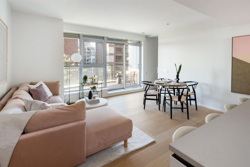 889 Pacific St, #606