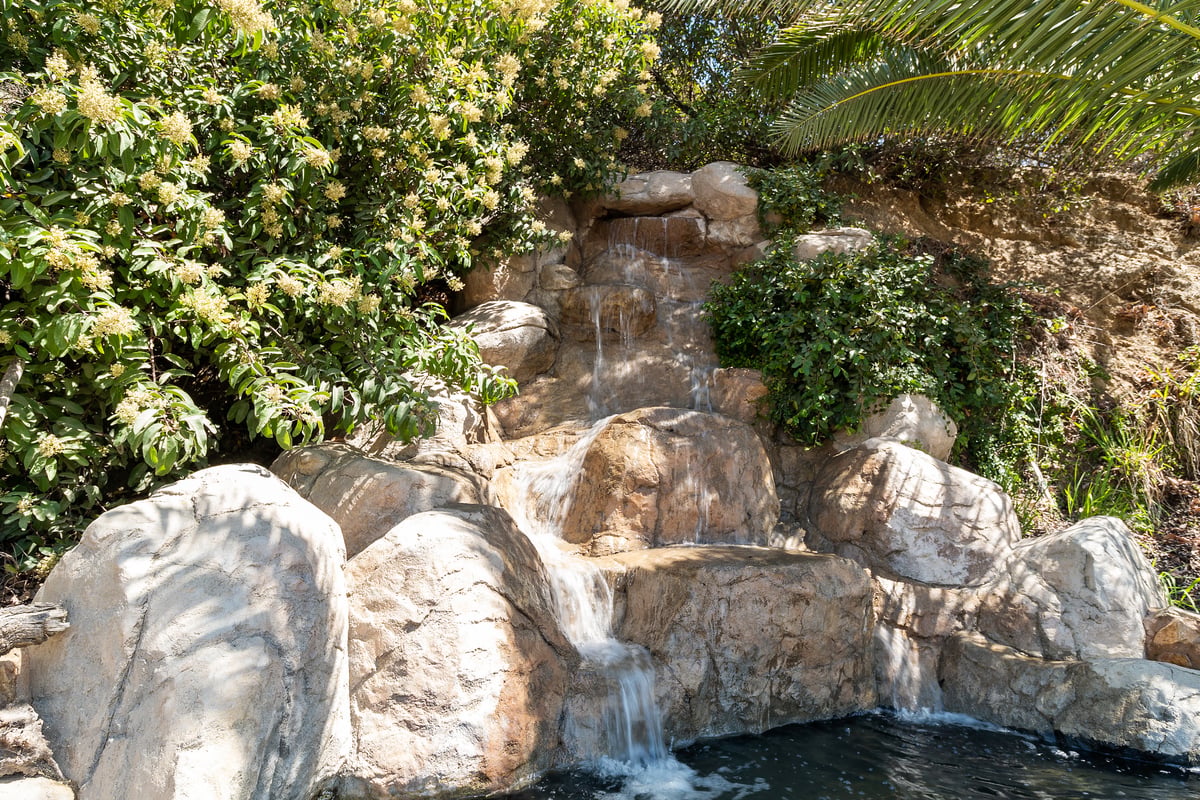 21128 Via Los Laureles