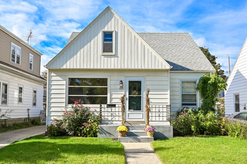 Charming & Cheerful Cape Cod