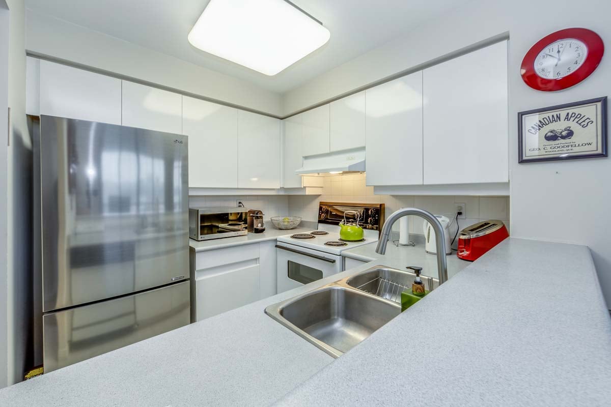942 Yonge St, #1010