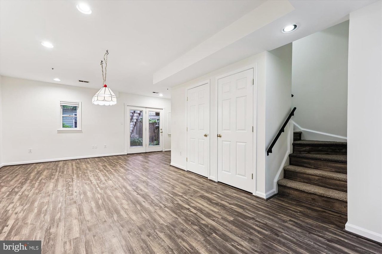 473 Tschiffely Square Rd