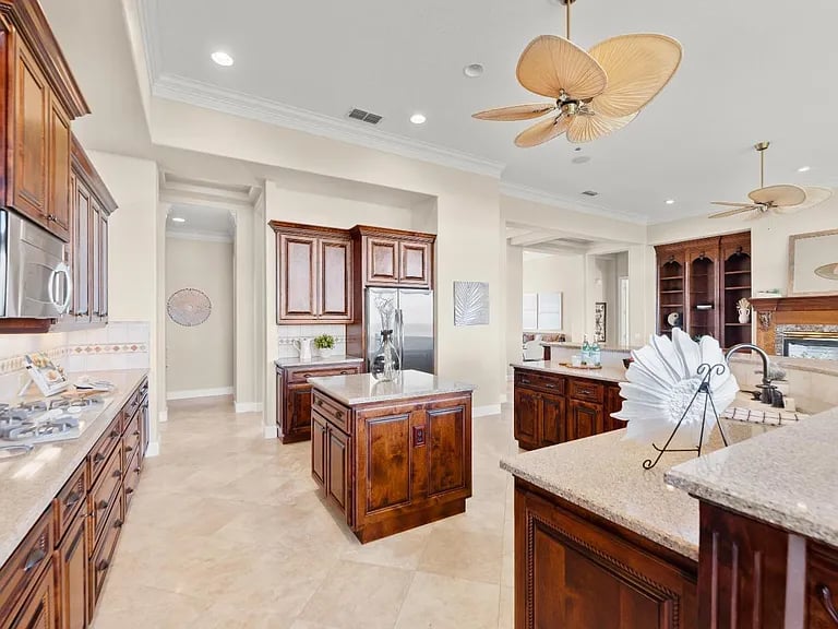 2280 Hidden Hills Ln