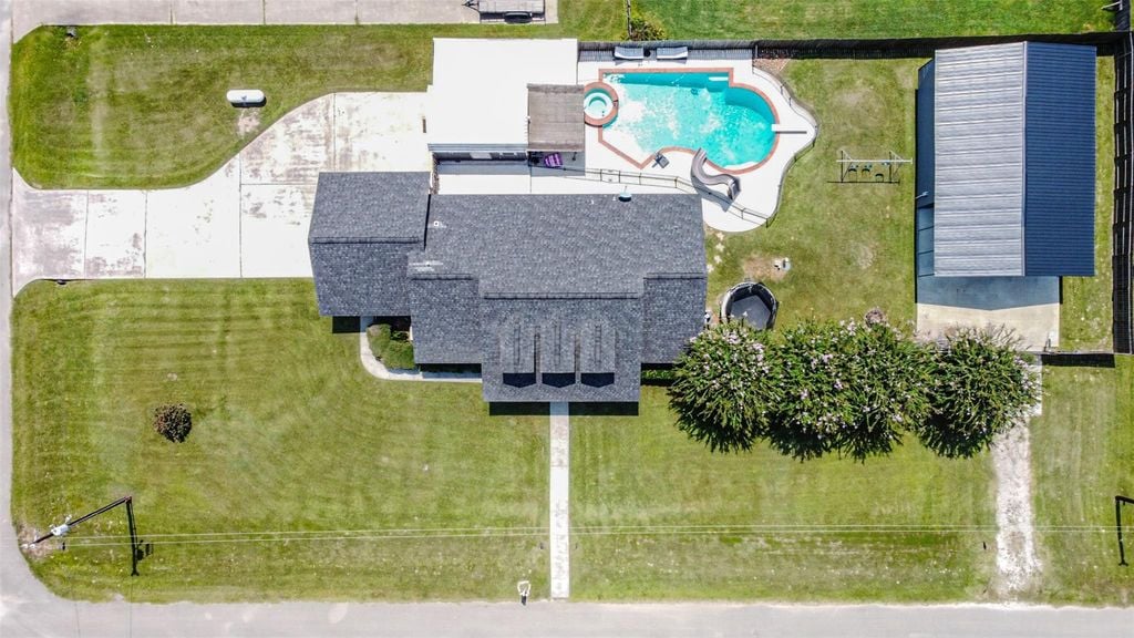 133 County Rd 2208