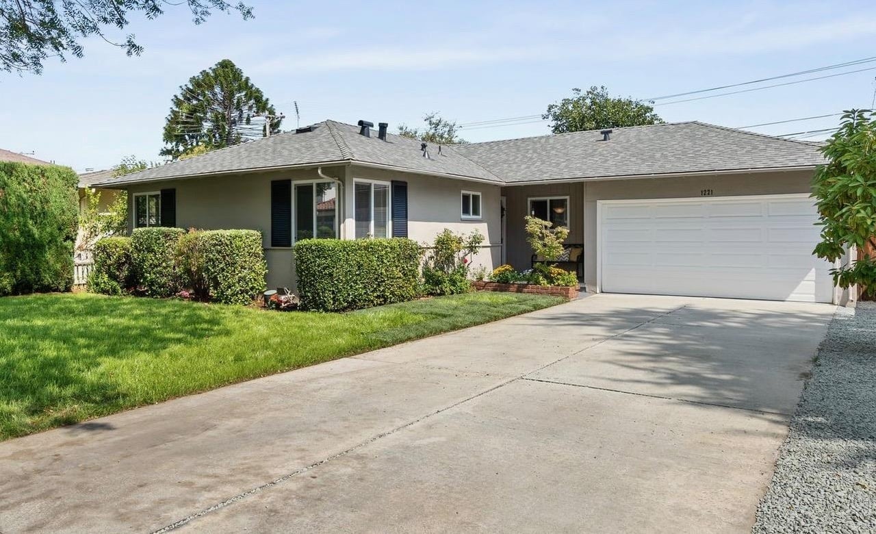1221 Heatherstone Way
