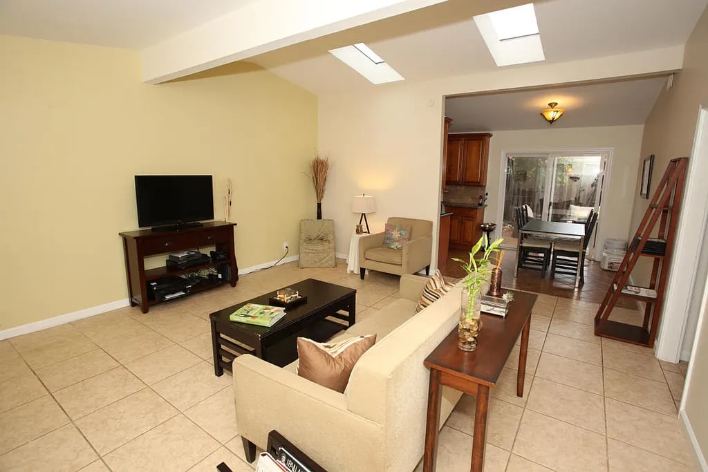 262 Ravenscroft Dr