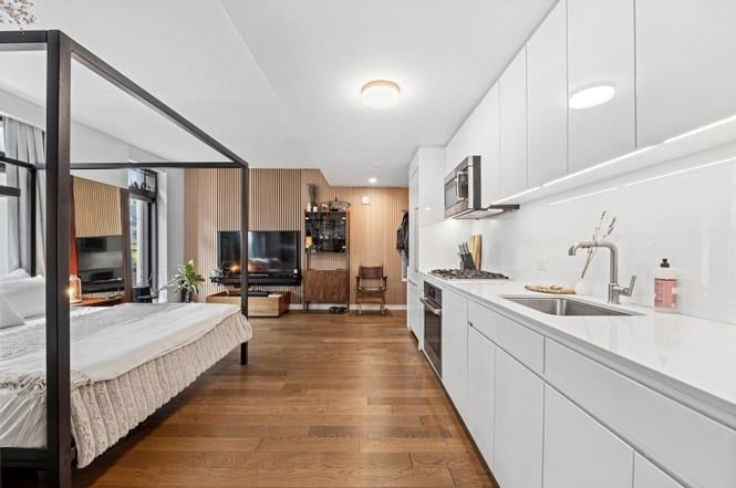 99 HUDSON ST Unit: 402