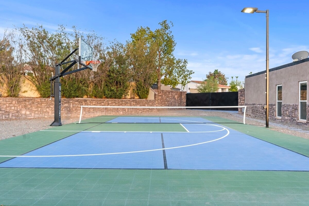 Phoenix Luxury! Pickleball | Free Heated Pool | Hot Tub