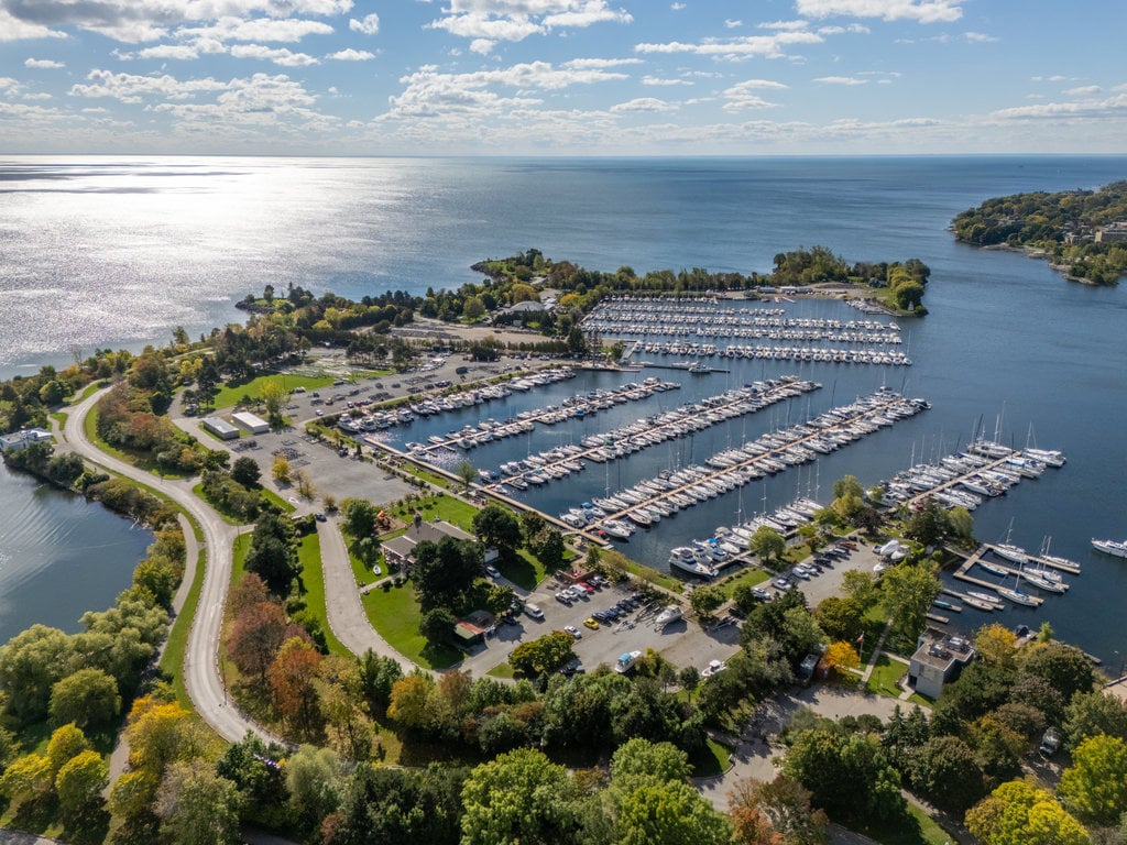 2212 Lake Shore Boulevard W 1803