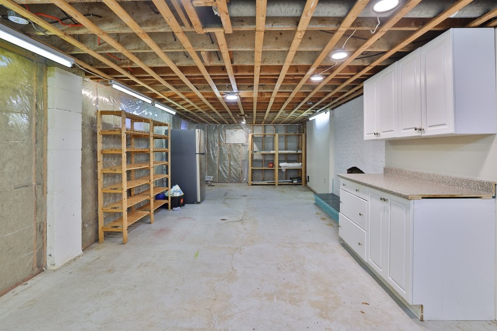 35 Hollyrood Heights Dr