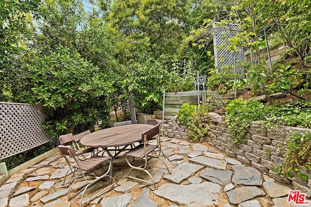 2205 Stradella Rd