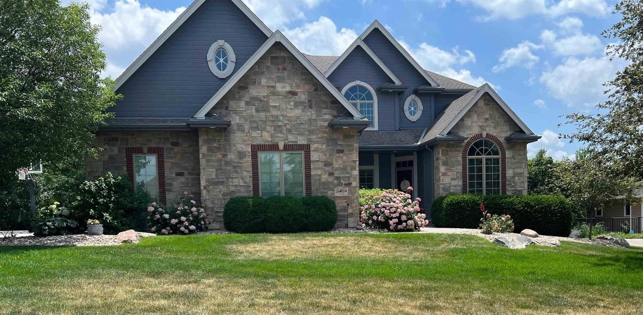 21409 Pine Cir
