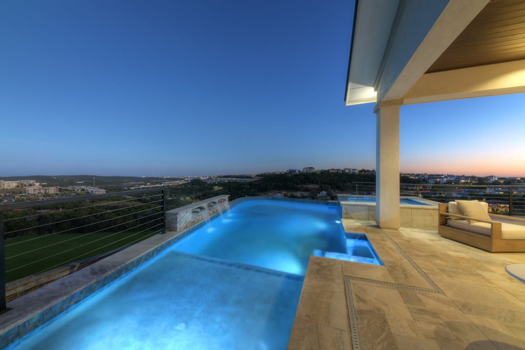 Luxury Living with a Pool and Stunning Views in Cresta Bella