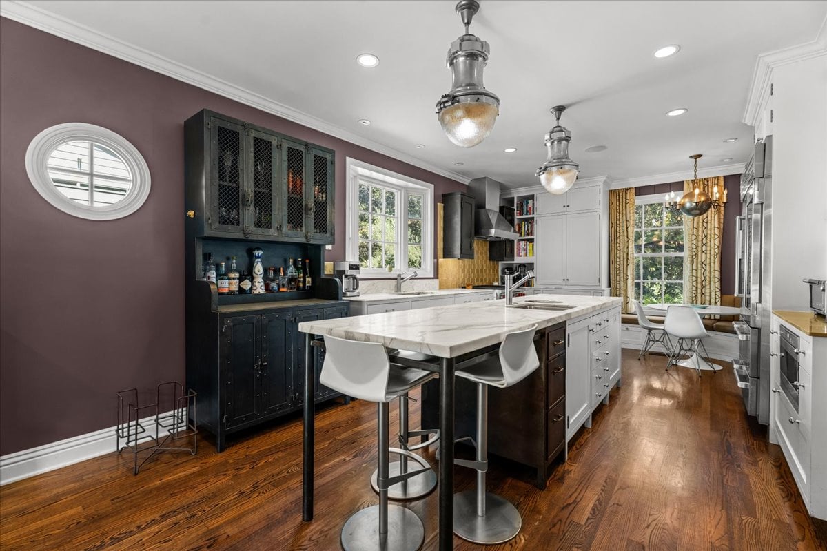 Toluca Lake 5  + 4 Traditional witih Pool & Guest House