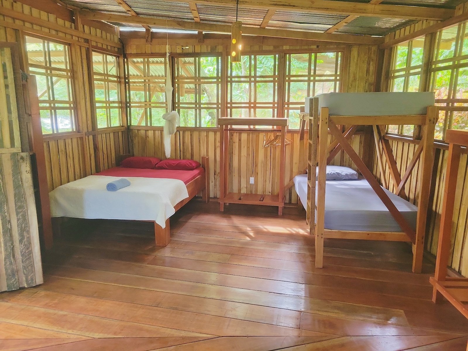 CASCADA ELYSIANA – ECO-RETREAT WITH HUGE WATERFALL