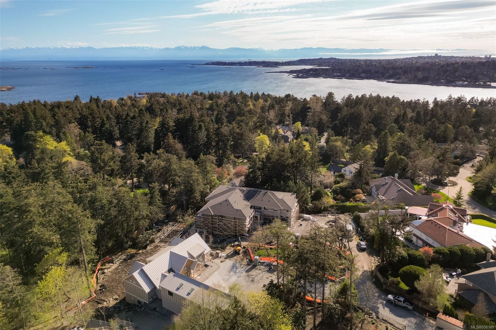 2789 Arbutus Rd